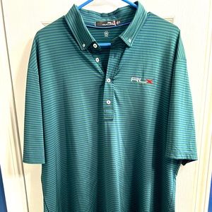 Pristine RLX polo. Signature loop label and embroidered logo. Button down collar